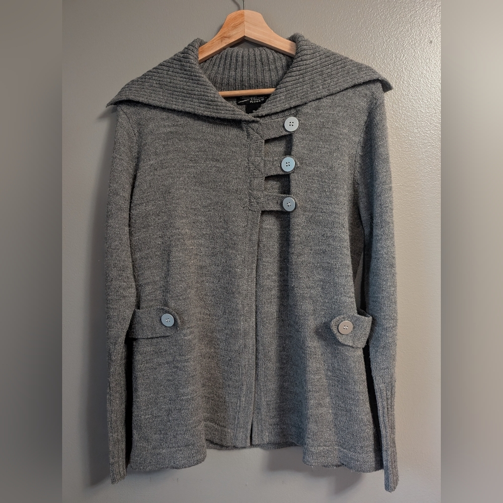 SML Designs Gray Button-Up Women's Cardigan Size‎ Medium